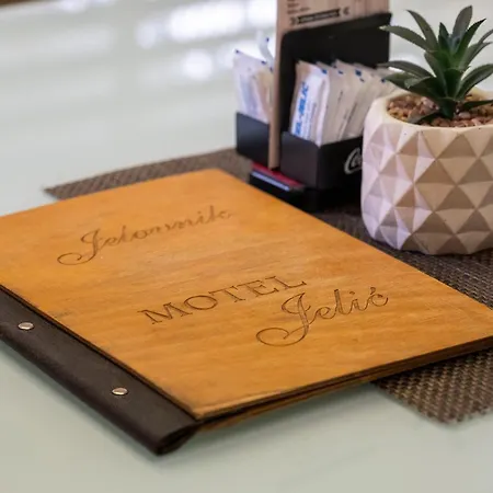 Jelic מוטל Krasevo