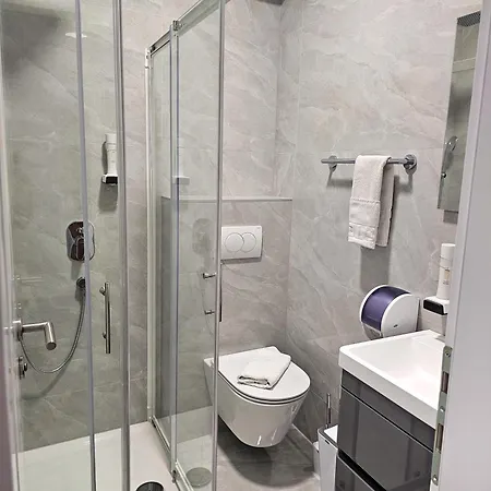 Jelic מוטל Krasevo